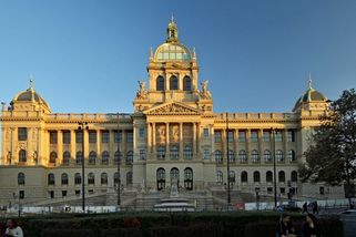 Na Václavském náměstí budou po 44 letech opět koleje, naruší se i park před hlavním nádražím - Médium.cz