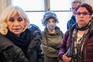 Zjitřené emoce u soudu. Advokátka Suková a její dcera půjdou za zpronevěru peněz klientů do vězení