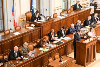 Rozpočet za stovky miliard, schodek znali jen Babiš a Schillerová