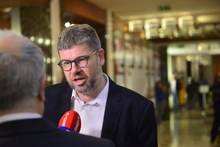 Pohrdání právním státem. Pospíšil a opozice ostře...