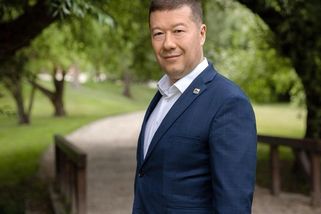 Hrozící rozpad Okamurova slepence je „mečbol“ pro vládu - Médium.cz