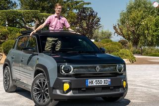 Řídili jsme Renault 4 E-Tech s otevřenou střechou. Vítr ve vlasech nabídne téměř bez kompromisů