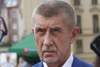 Šéf ČNB znovu naznačil ostrý zásah do ekonomiky. Babiše tím rozzuřil