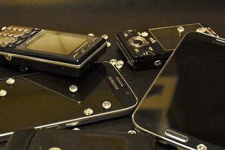 35 telefonů letos přijde o ochranu a bankovní aplikace