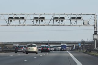 Nová pravidla v Německu: Kdo na dálnici předjíždí pomalu, riskuje pokutu téměř 2 000 Kč a bod