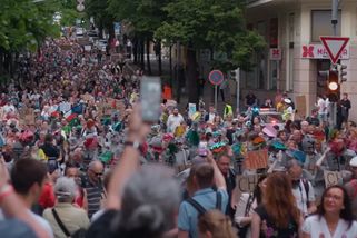 Boj o nezávislost ČT a ČRo míří do regionů. Milion chvilek svolal na neděli demonstrace napříč Českem