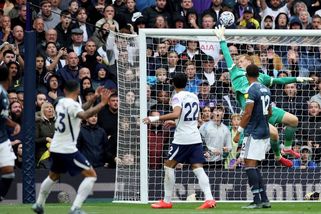 Jsem rád, že jsem podržel tým, řekl Horníček po skvělých zákrocích proti Tottenhamu - Sport.cz