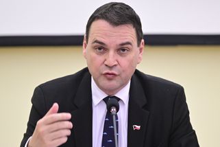 Motoristé tlačí na Babiše kvůli rozpočtu, opozice jejich postoj označuje za komedii