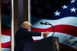 47 let vydírání, korupce a smrti skončí, hřímá Trump. Zbývají podle něj hodiny