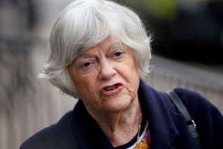 Smrt pravicové političky Widdecombeové vyšetřuje britská policie jako vraždu - Novinky