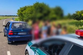 Sedmnáct lidí plus šofér bez řidičáku. Felicie na Slovensku se proměnila v menší autobus - Novinky