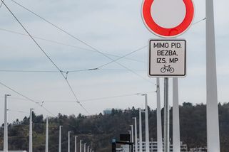 Proč na Dvorecký most nemohou auta? „Měl být připraven pro všechny druhy dopravy. Dalo se tomu zabránit“ - Echo24.cz