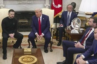 Nejdřív se mu smáli, že nemá oblek. Zelenskyj si pak partičku kolem Trumpa svou odpovědí namazal na chleba