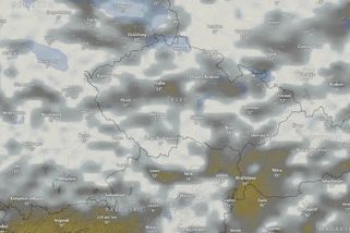Nad Českem se právě objevila divná bílá anomálie. Rozšiřuje se každou hodinu a podle meteorologů se něco blíží