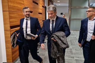 Exekutor Podkonický čelí kárné žalobě kvůli podivným platbám. Přijal až osm tisíc jednokorunových vkladů - Novinky