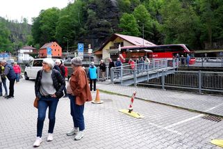 Každý rok jiný problém. Do Hřenska se vrací turisté, davy jsou ale pryč - Seznam Zprávy