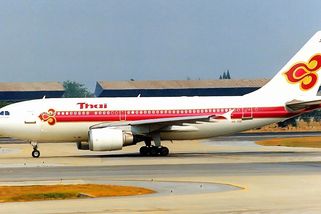 Airbus A310 Thai Airways se 113 lidmi zmizel před přistáním v Himálaji a slehla se po něm zem - Médium.cz