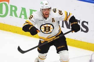 NHL | Pastrňák spasil Boston. Zápas ukončil parádní akcí - Sport.cz