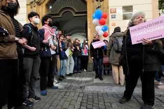 Soud byl moc přísný na protipotratový spolek. Ústavní soud se zastal Hnutí pro život - Novinky
