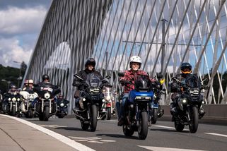 Prahou naposledy projela spanilá jízda harleyů, prezident vyzkoušel novou motorku - Novinky