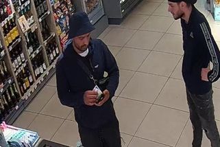 Poznáváte je? Policie hledá dva muže kvůli krádeži v Ostravě