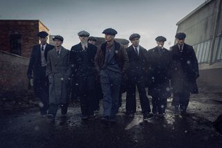 Recenze: Gangy z Birminghamu: Nesmrtelný muž důstojně uzavírá celou ságu. Dojme fanoušky i zlomí srdce