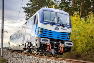 railtarget.cz/rozhovory-a-eventy/parni-monstrum-v-akci-a-volani-starym-telefonem-unikatni-vikendova-pecka-12577.html?utm_source=www.seznam.cz&utm_medium=seznam_distribuce&utm_campaign=lide