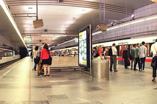 V pražském metru hodil granát. Policista Ján Mato za svůj zákrok zaplatil životem - Médium.cz