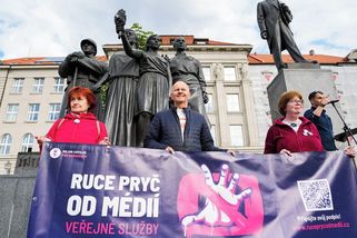 FOTO: V krajských městech se protestovalo na podporu médií - Novinky