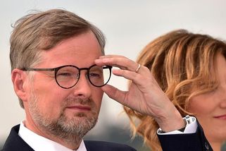 Expremiér Fiala už nejspíš rozhodl o své budoucnosti. Očekávaný scénář to ale nebude