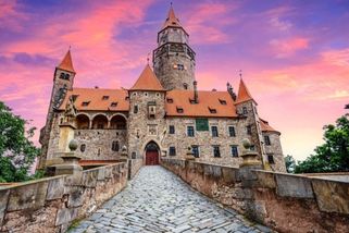 Kvíz: Poznejte z fotek nejznámější české hrady a zámky. Tyhle byste měli vysypat z rukávu
