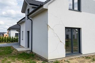 Stavební firmy raději zruší zakázky, než by strpěly dozor