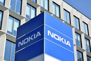 Tlačítková Nokia funguje i jako powerbanka. Praktickou funkcí strčí do kapsy i telefony za desítky tisíc