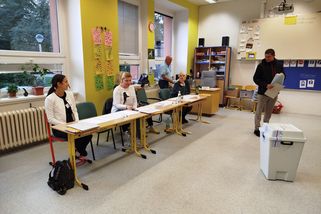Odměna až 6800 korun za účast ve volební komisi. Přihlášky se přesto nehrnou