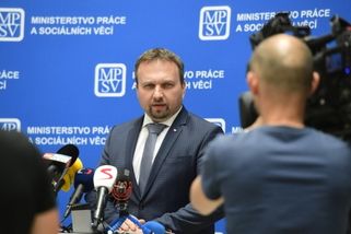 Jurečka: Penze od ledna vzroste průměrně o 850 Kč, s výchovným bude 19.500 Kč