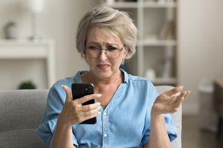 Důchodu v hotovosti se vzdaly desítky tisíc seniorů. Kvůli zvýšení poplatku - Seznam Zprávy