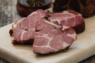 Uzení masa v pomalém hrnci bez udírny