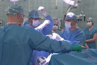 Ostravští lékaři jako první v Česku zničili nádor v mozku pomocí laserové termoablace - Novinky