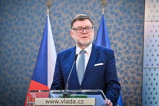 Soukromé peníze a mezigenerační solidarita: Ministr Stanjura má vize, jak se upraví důchody