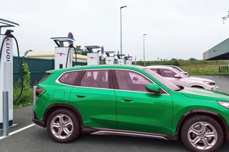 Už na to přišli i eurokomisaři a stěžují si: Naše elektroauta nedojedou ani do Štrasburku - Echo24.cz