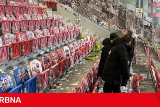 Fanoušci Slavie způsobili na stadionu Plzně škody za stovky tisíc, dva lidi zranili