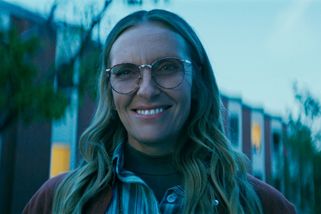 Mrazivý thriller, který rozhodně vyčnívá z řady, je aktuálně nejsledovanější na Netflixu. Transfobní jedinci ho ale nedokáží překousnout