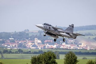 Zhrzení Švédové Česku napálili cenu za pronájem gripenů - Novinky