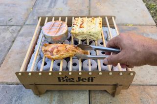 Test jednorázového grilu z Actionu za 139 Kč: Češi tyhle blbinky milují, já čuměl