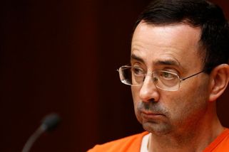 Amerického lékaře, který zneužil přes 300 gymnastek, ve vězení desetkrát bodli - Novinky