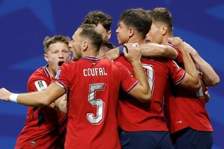Českým fotbalistům hrozí konec na MS. Koho musí porazit?