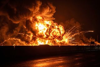 Video: Obří exploze u Kyjeva. Ruský Geran-4 zasáhl muniční sklad, detonace zachytili lidé z dálnice