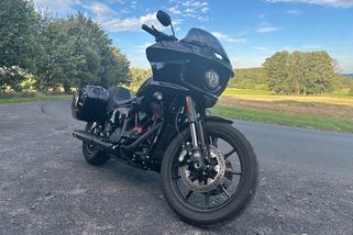 Harley, který vás pozadí na zadek: výlet za divočákem, část druhá – tenhle Low Rider ST je jiná liga - MOTORVIZE.cz