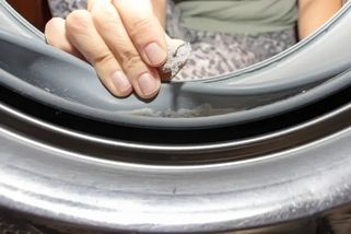 Instalatér vysvětlil, jaké problémy u pračky a myčky kontroluje jako první: Kdyby si to lidé zkontrolovali sami, nemuseli by mě volat