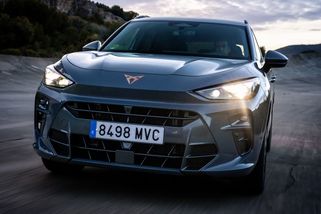 Evropské Auto roku 2025 zná sedm finalistů! Spalovací motory jsou překvapivě v přesile - Garáž.cz